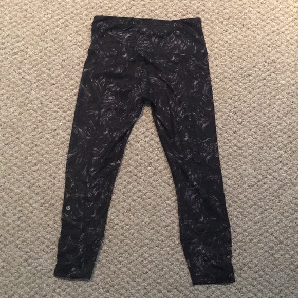 Lululemon cropped pants size 6 - Picture 7 of 8